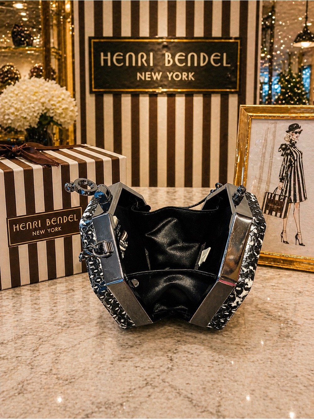 Henri Bendel Black & White Snake Print Leather Octagon Crossbody Party Bag - Picture 4 of 6